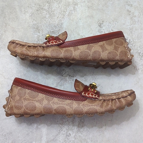 LIKE NEW Coach Women’s Crosby Turnlock Driver Signature Canvas Loafer - Picture 3 of 9